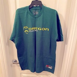 NWOT NIKE OREGAN DUCKS TEE SHIRT